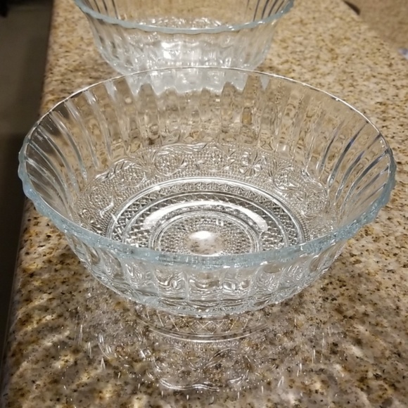 KIG Malaysia fleur de lis 5" bowls - Picture 4 of 5